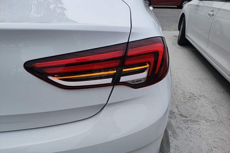 Used Buick Regal 2020 552T Luxury Version Right Rear Taillight
