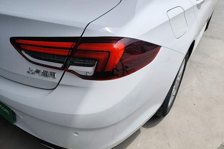 Used Buick Regal 2020 552T Elite Edition Right Rear Taillight