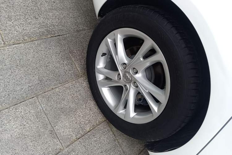 Used Buick Regal 2020 552T Elite Edition Right Rear Wheel Hub