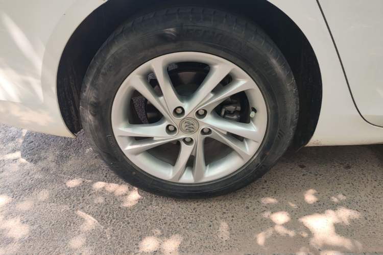 Used Buick Regal 2020 552T Elite Edition Right Rear Wheel Hub