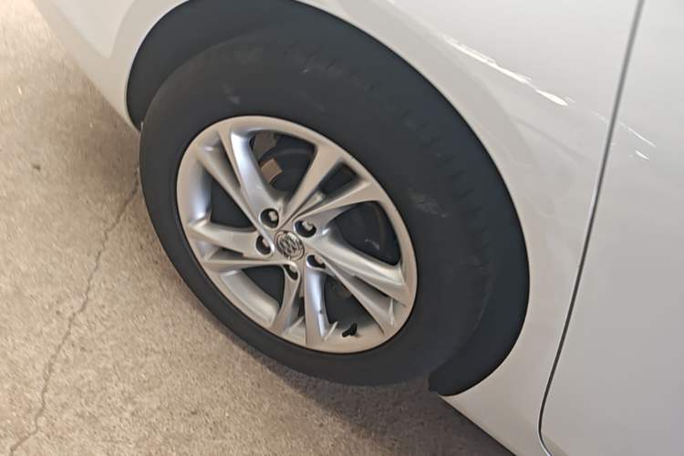 Used Buick Regal 2020 552T Elite Edition Right Rear Wheel Hub