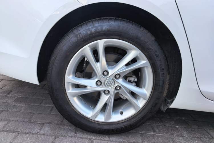 Used Buick Regal 2020 552T Elite Edition Right Rear Wheel Hub