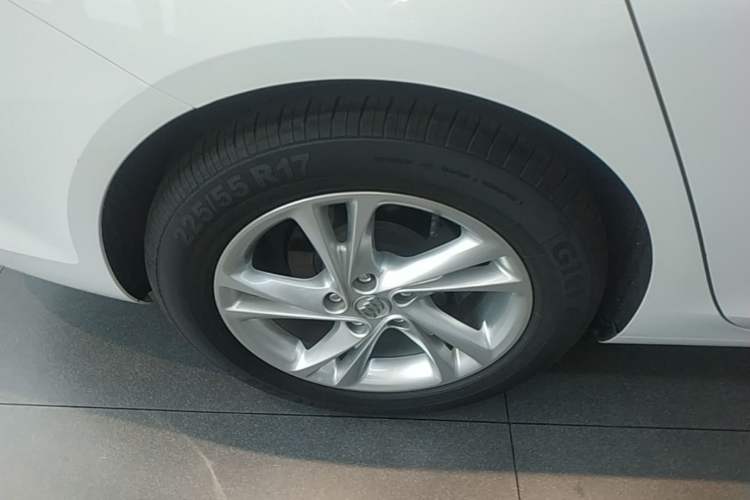 Used Buick Regal 2020 552T Elite Edition Right Rear Wheel Hub