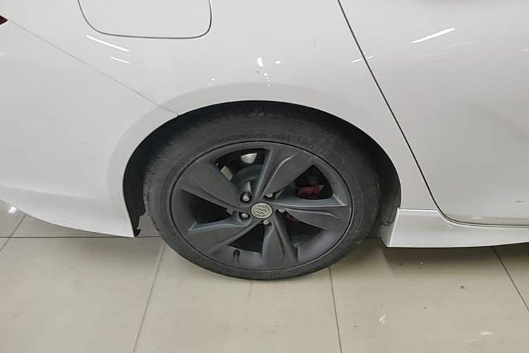 Used Buick Regal 2020 GS 28T Elite Model Right Rear Wheel Hub