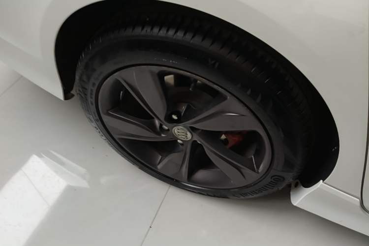 Used Buick Regal 2020 GS 28T Elite Model Right Rear Wheel Hub