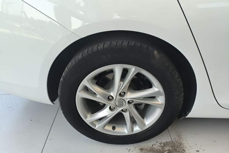 Used Buick Regal 2020 552T Elite Edition Right Rear Wheel Hub