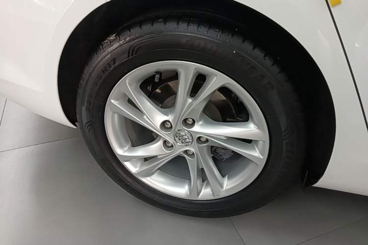 Used Buick Regal 2020 552T Elite Edition Right Rear Wheel Hub