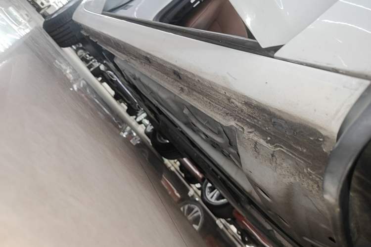 Used Buick Regal 2020 552T Luxury Version Right Side Sill