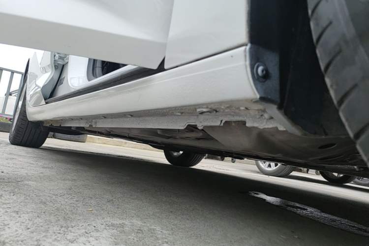 Used Buick Regal 2020 552T Luxury Version Right Side Sill