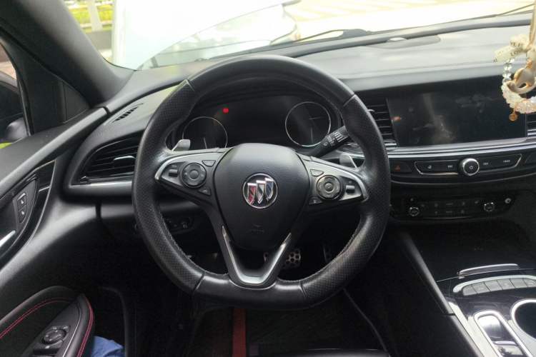Used Buick Regal 2020 GS 28T Elite Model Steering Wheel