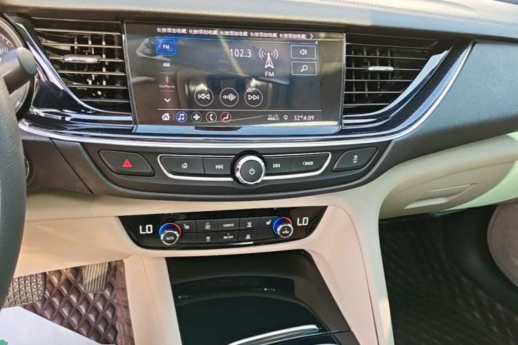 Used Buick Regal 2021 552T Elite Edition Audio And AC Panel
