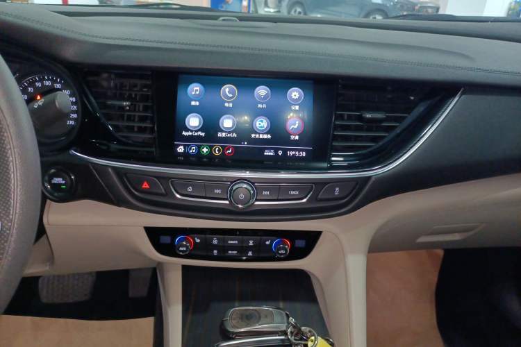 Used Buick Regal 2021 552T Elite Edition Audio And AC Panel