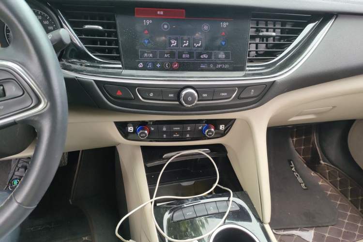 Used Buick Regal 2021 552T Elite Edition Audio And AC Panel