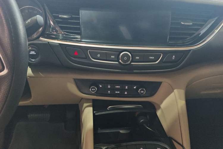 Used Buick Regal 2021 552T Elite Edition Audio And AC Panel