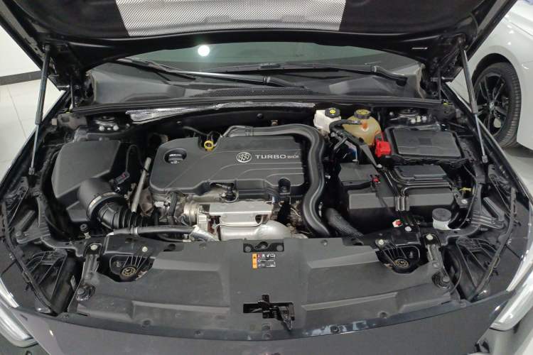 Used Buick Regal 2021 552T Elite Edition Engine Bay