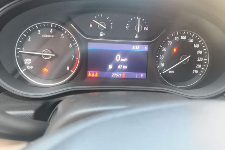 Used Buick Regal 2021 552T Elite Edition Odometer Close Up