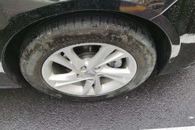 Used Buick Regal 2021 552T Elite Edition Right Front Wheel Hub