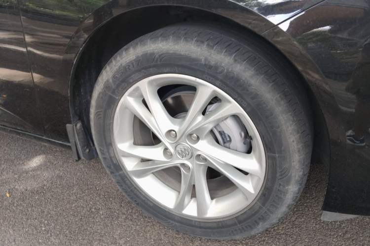 Used Buick Regal 2021 552T Elite Edition Right Front Wheel Hub
