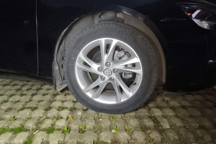 Used Buick Regal 2021 552T Elite Edition Right Front Wheel Hub