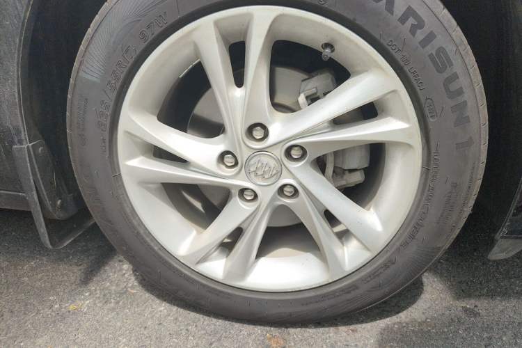 Used Buick Regal 2021 552T Elite Edition Right Front Wheel Hub