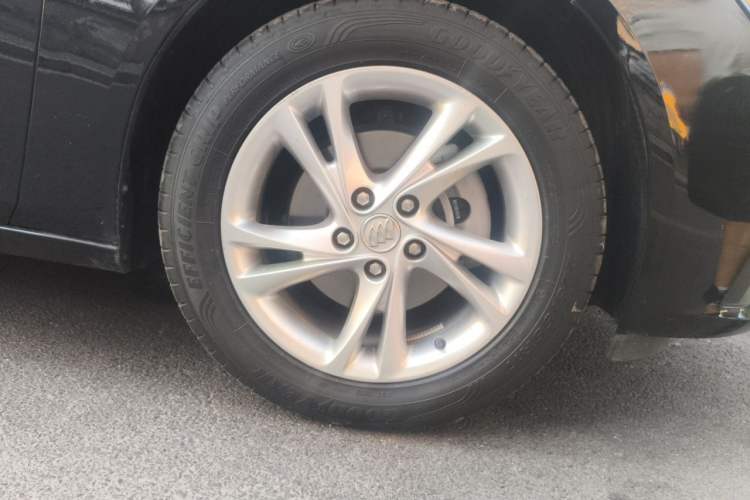 Used Buick Regal 2021 552T Elite Edition Right Front Wheel Hub