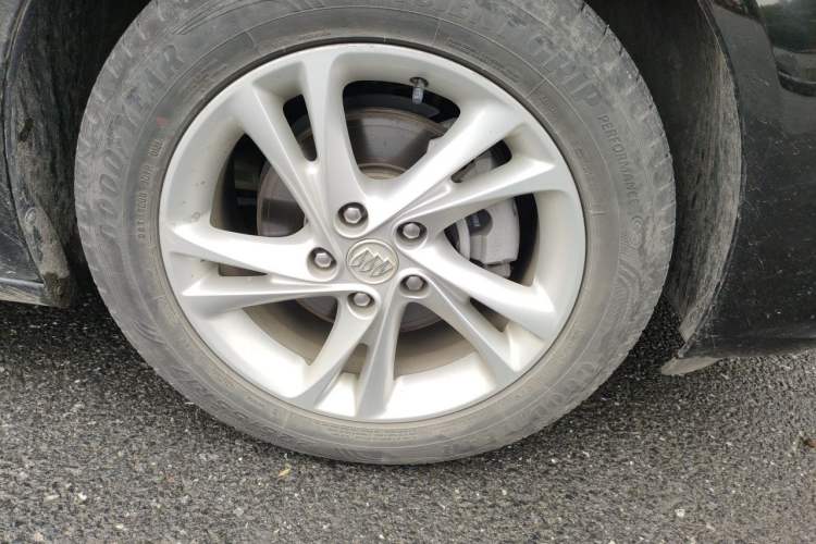 Used Buick Regal 2021 552T Elite Edition Right Front Wheel Hub