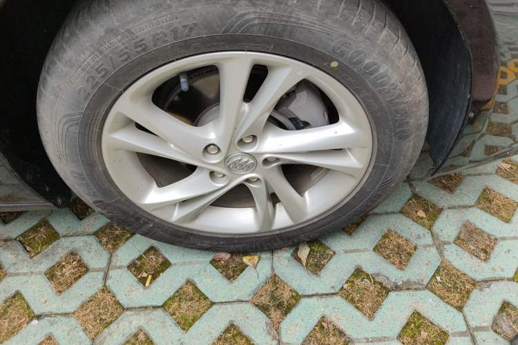 Used Buick Regal 2021 552T Elite Edition Right Front Wheel Hub