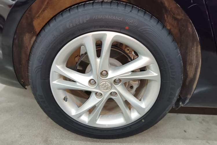 Used Buick Regal 2021 552T Elite Edition Right Rear Wheel Hub