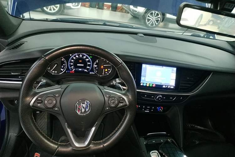 Used Buick Regal 2021 GS 28T Elite Model Center Console
