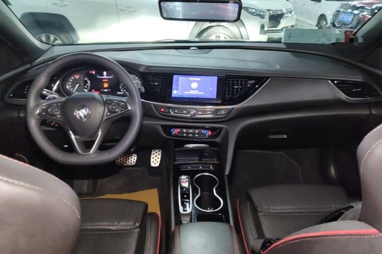 Used Buick Regal 2021 GS 28T Elite Model Center Console