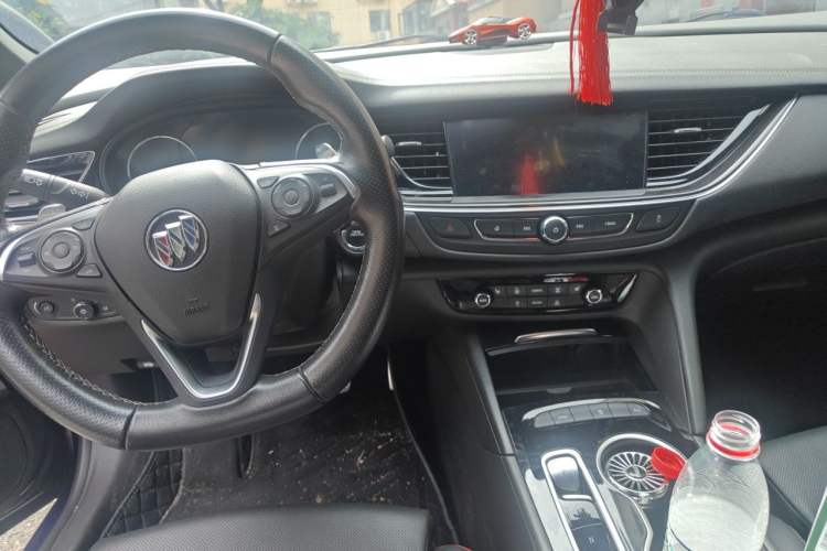 Used Buick Regal 2021 GS 28T Elite Model Center Console