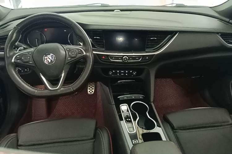 Used Buick Regal 2021 GS 28T Elite Model Center Console