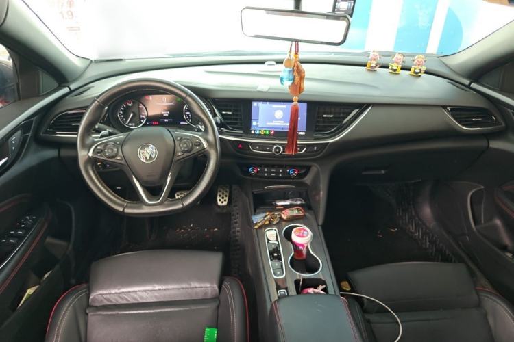 Used Buick Regal 2021 GS 28T Elite Model Center Console