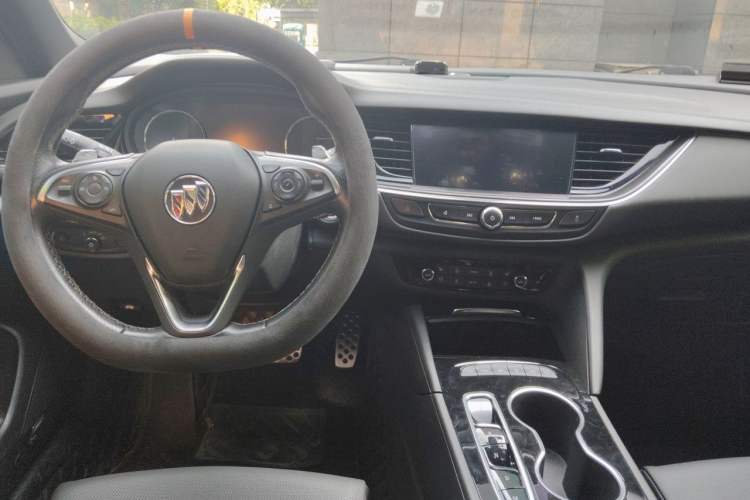 Used Buick Regal 2021 GS 28T Prestige Model Center Console