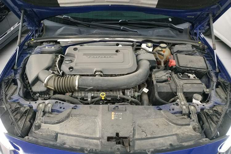 Used Buick Regal 2021 GS 28T Elite Model Engine Bay