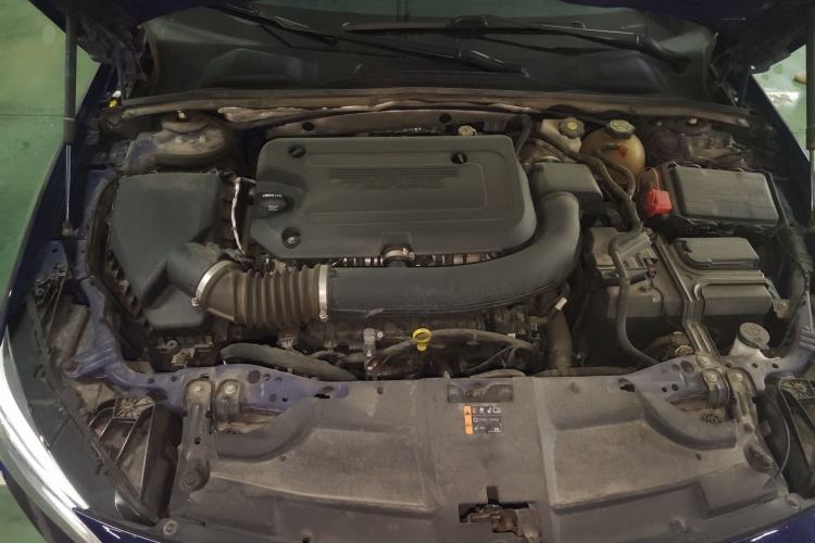 Used Buick Regal 2021 GS 28T Prestige Model Engine Bay