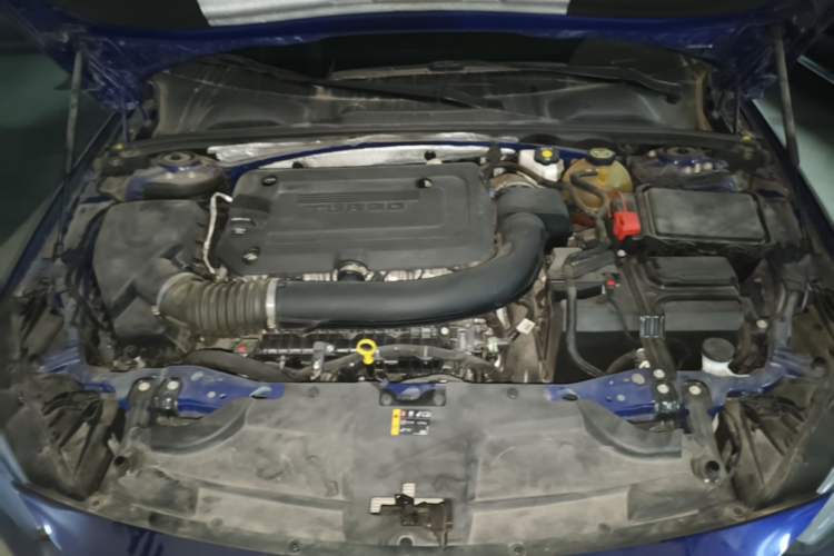 Used Buick Regal 2021 GS 28T Elite Model Engine Bay