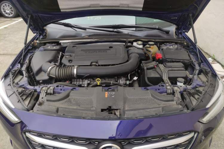 Used Buick Regal 2021 GS 28T Elite Model Engine Bay