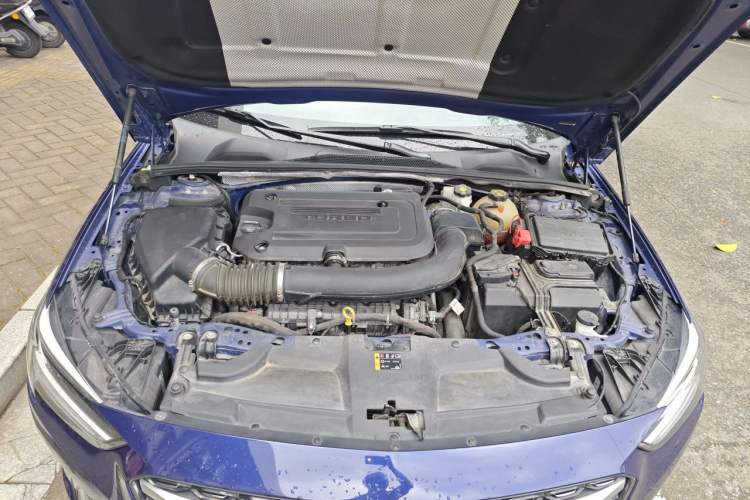 Used Buick Regal 2021 GS 28T Prestige Model Engine Bay