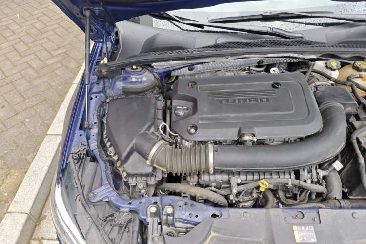 Used Buick Regal 2021 GS 28T Prestige Model Engine Bay Right