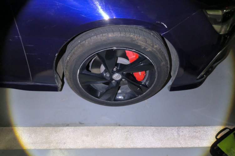 Used Buick Regal 2021 GS 28T Prestige Model Right Front Wheel Hub