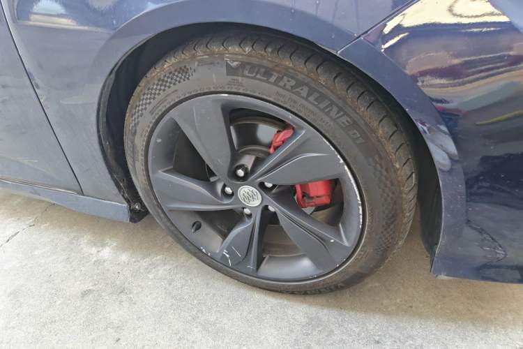 Used Buick Regal 2021 GS 28T Elite Model Right Front Wheel Hub