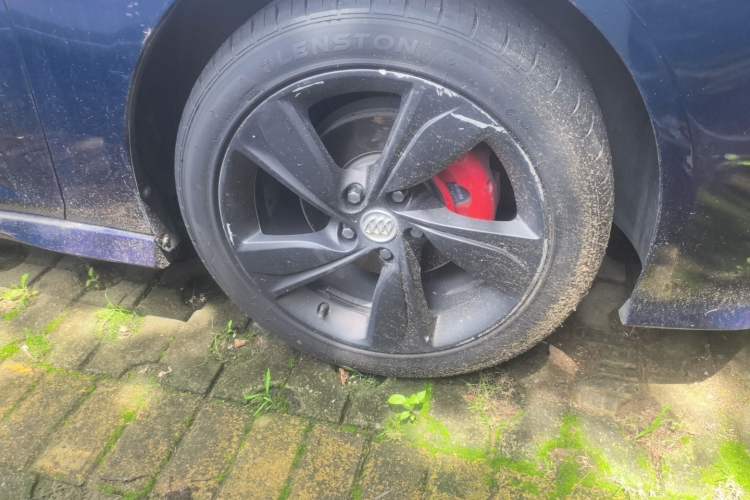Used Buick Regal 2021 GS 28T Elite Model Right Front Wheel Hub