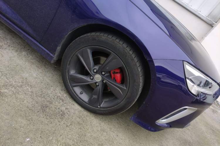 Used Buick Regal 2021 GS 28T Elite Model Right Front Wheel Hub