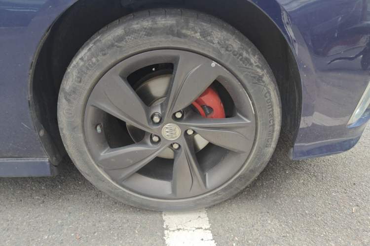 Used Buick Regal 2021 GS 28T Elite Model Right Front Wheel Hub