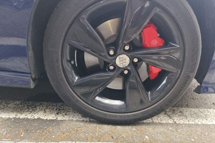 Used Buick Regal 2021 GS 28T Prestige Model Right Front Wheel Hub