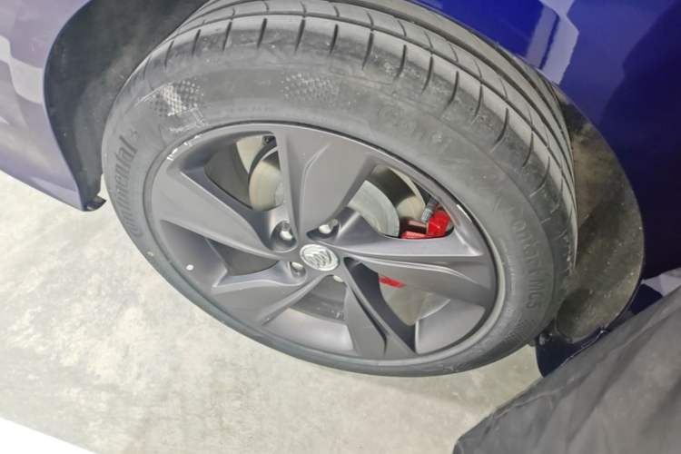 Used Buick Regal 2021 GS 28T Elite Model Right Rear Wheel Hub