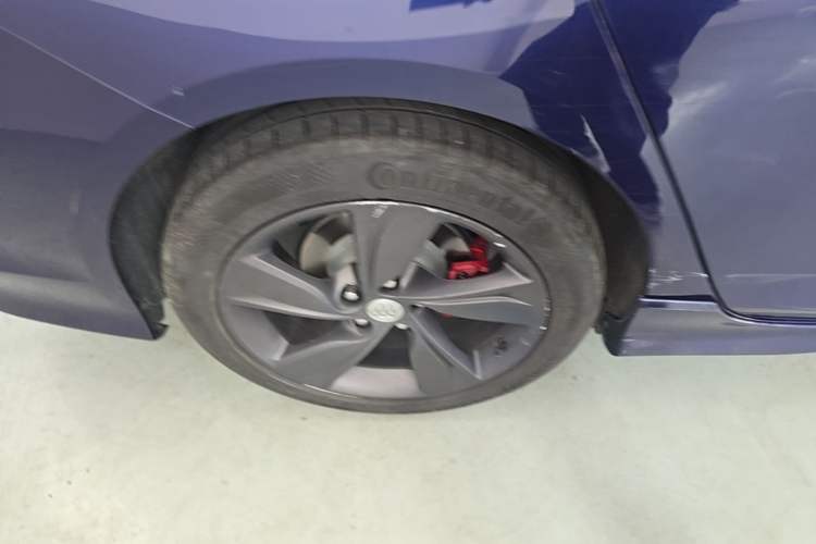 Used Buick Regal 2021 GS 28T Elite Model Right Rear Wheel Hub