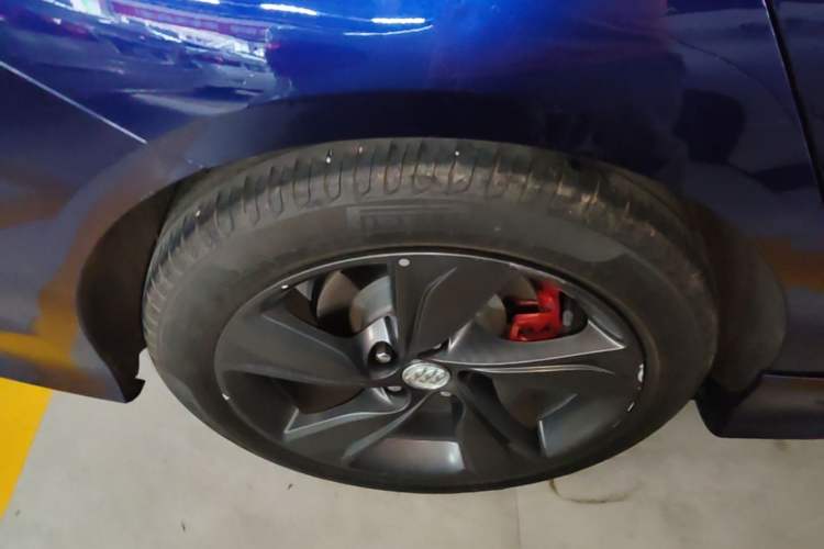 Used Buick Regal 2021 GS 28T Elite Model Right Rear Wheel Hub