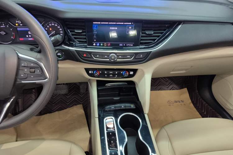 Used Buick Regal 2021 552T Elite Edition Audio And AC Panel